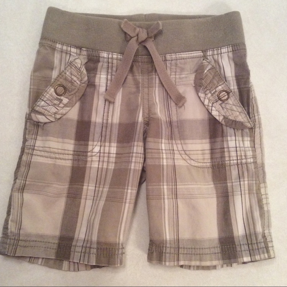 🤑Green Soda plaid shorts. Size 4.